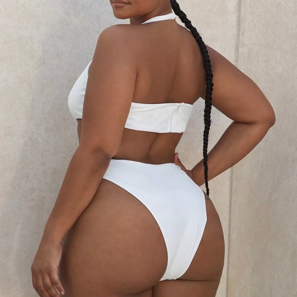 Plus babe - Picture 2 of 4